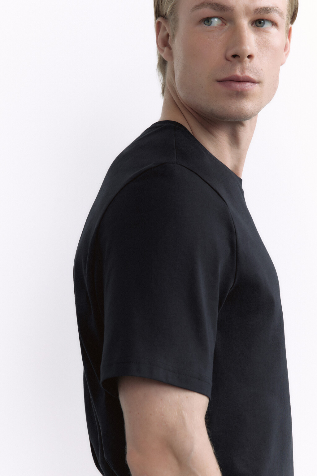 Футболка прямая хлопковая в базовых цветах - цвет черный - 9
