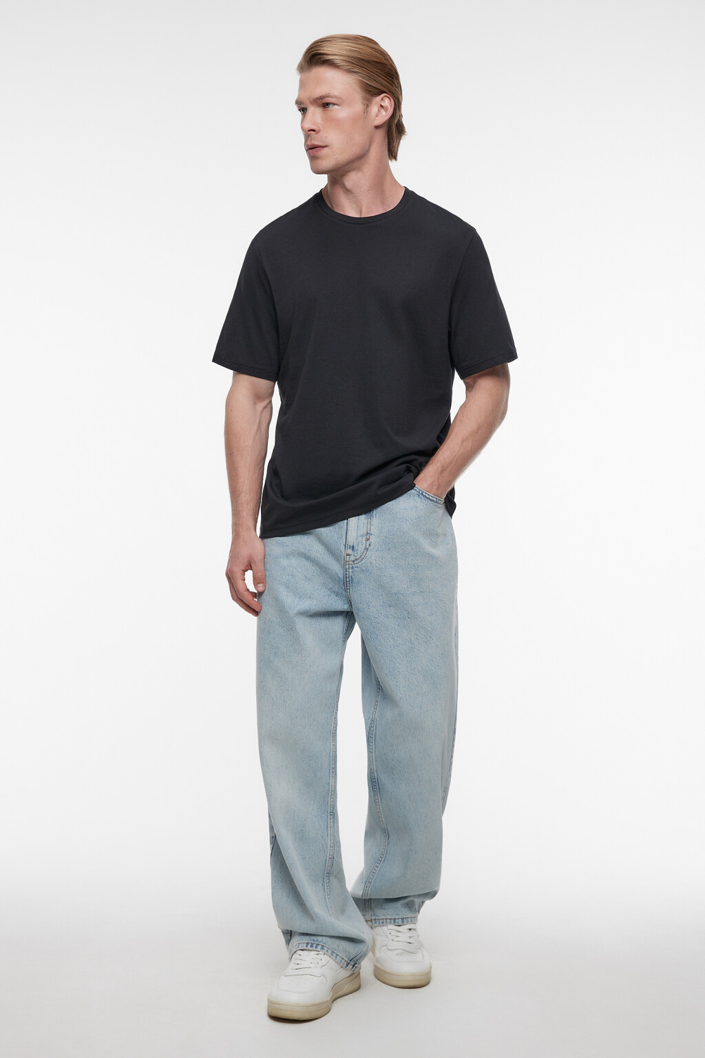 Футболка прямая хлопковая в базовых цветах - цвет черный - 4