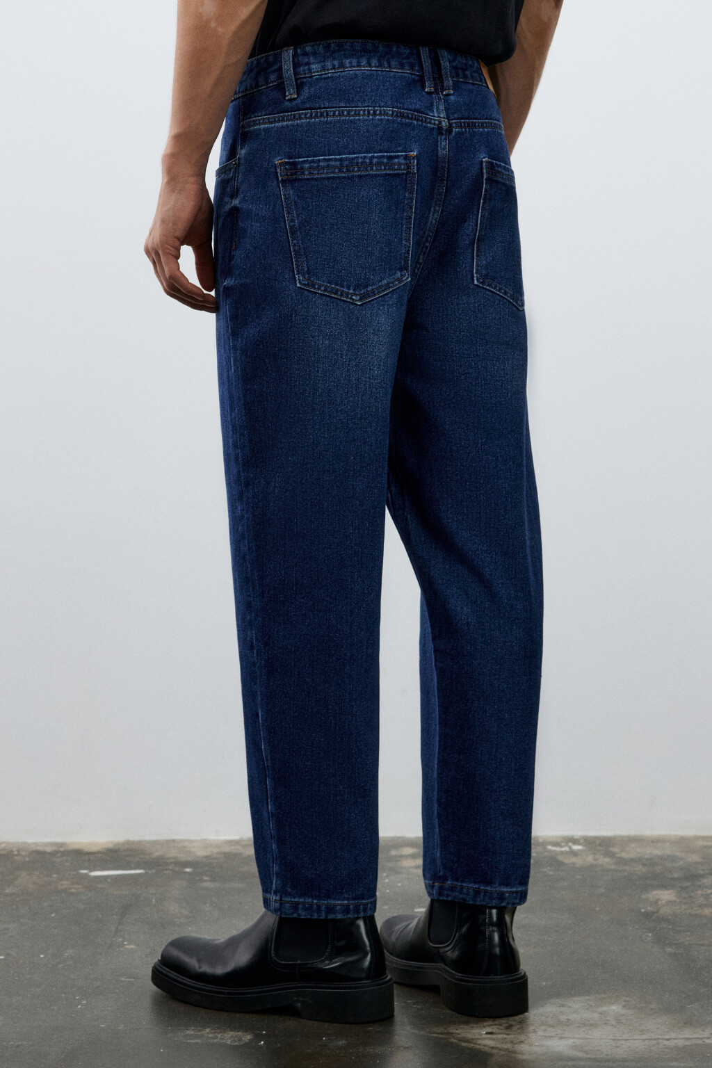 Джинсы-бананы зауженные - цвет голубой - 3