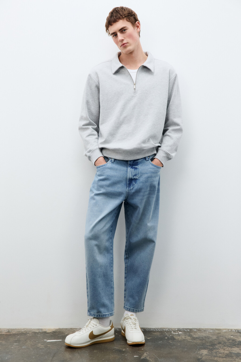 Джинсы-бананы зауженные - цвет голубой - 1