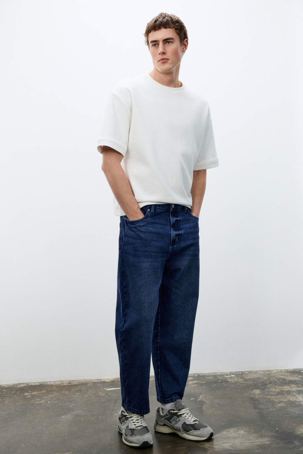 Джинсы-бананы зауженные - цвет голубой - 1