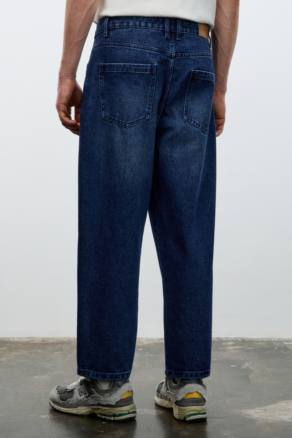 Джинсы-бананы зауженные - цвет голубой - 3