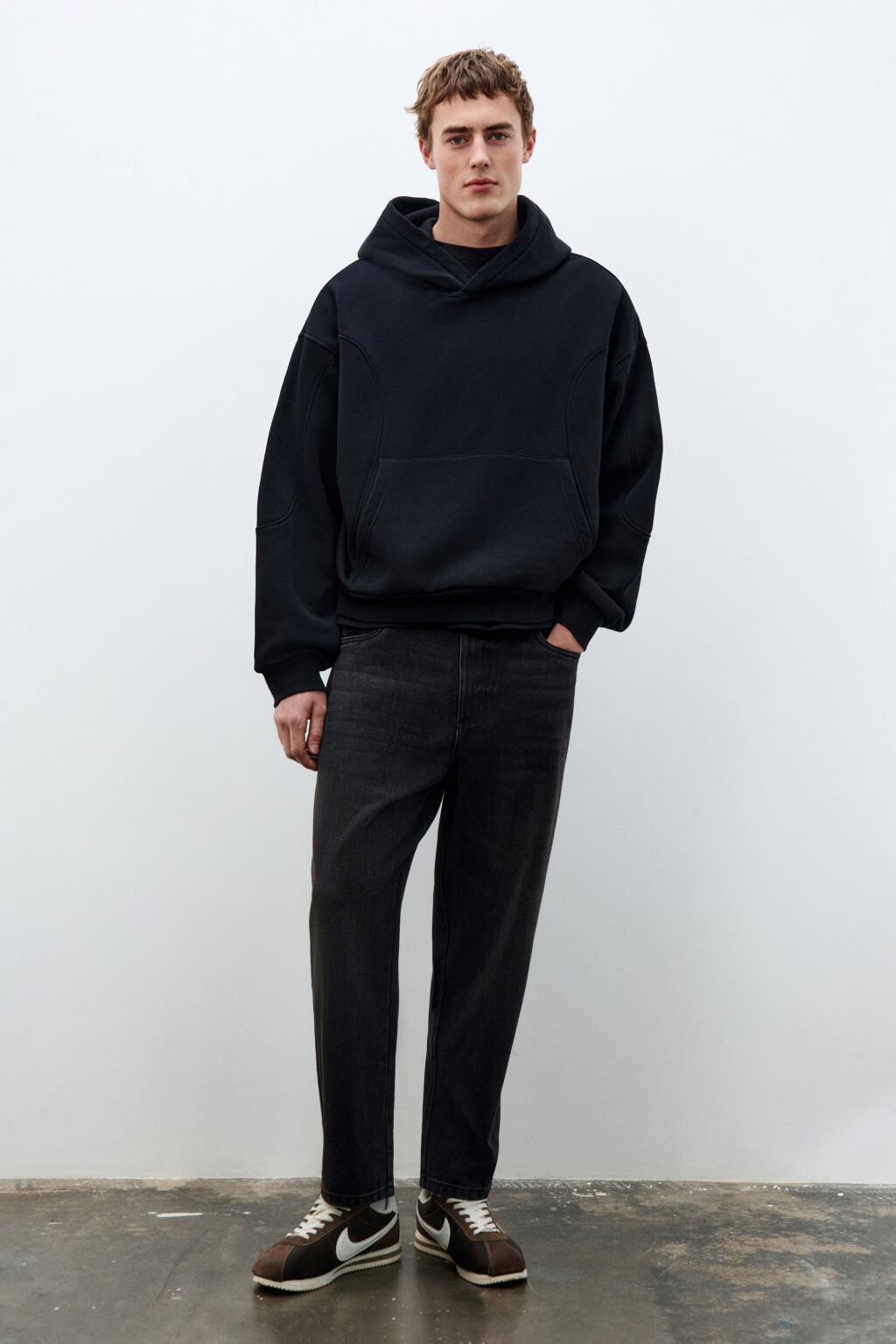 Джинсы-бананы зауженные - цвет черный - 1