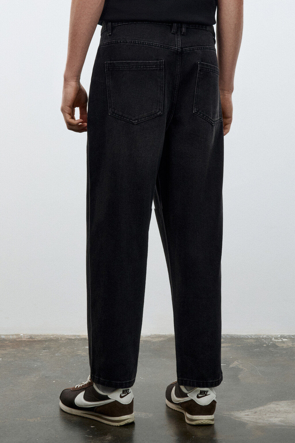 Джинсы-бананы зауженные - цвет черный - 3