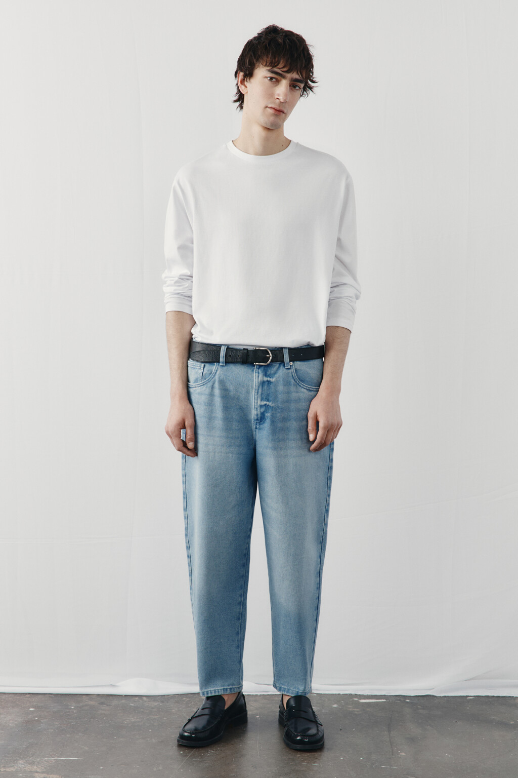 Джинсы-бананы зауженные - цвет голубой - 4