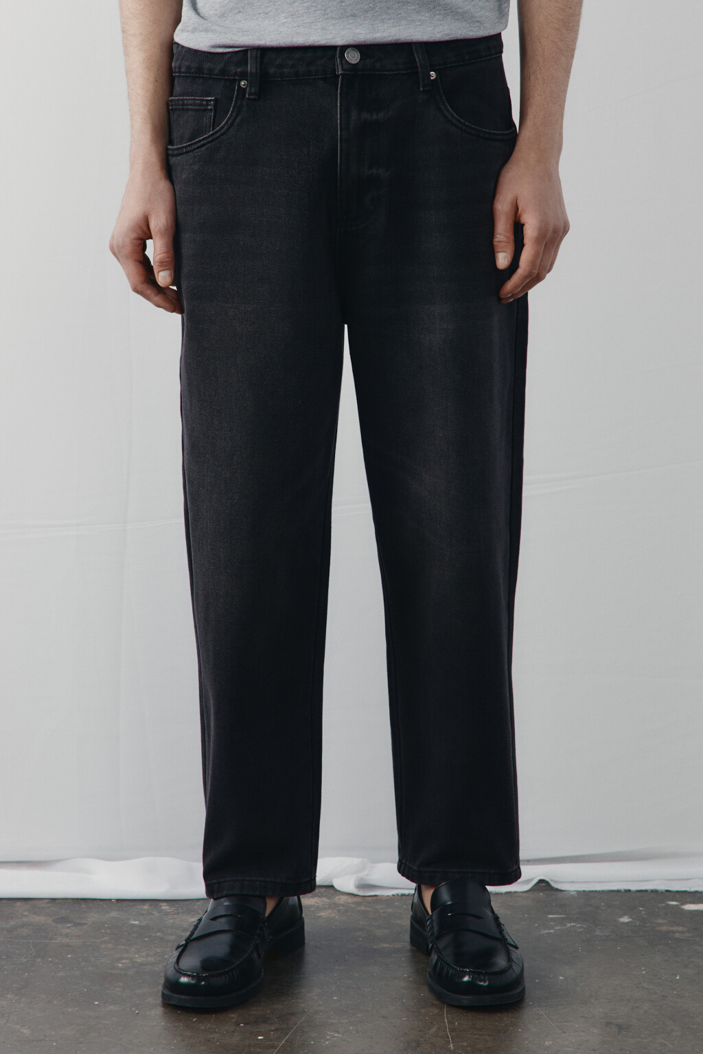 Джинсы-бананы зауженные - цвет черный - 2