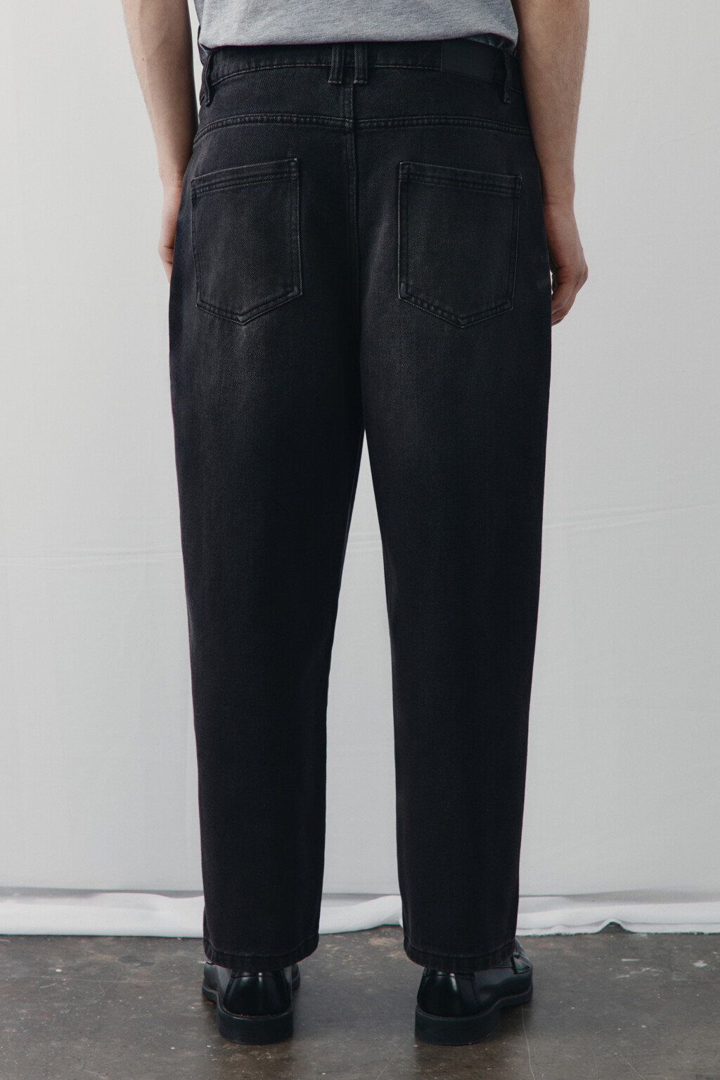 Джинсы-бананы зауженные - цвет черный - 3