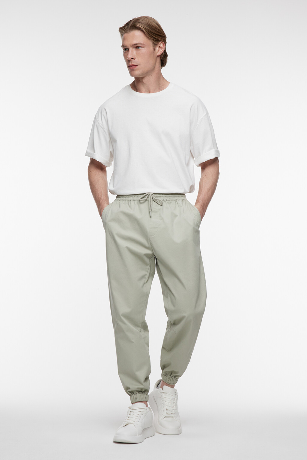 Брюки-джоггеры хлопковые базовые с поясом на завязках - цвет зеленый - 4
