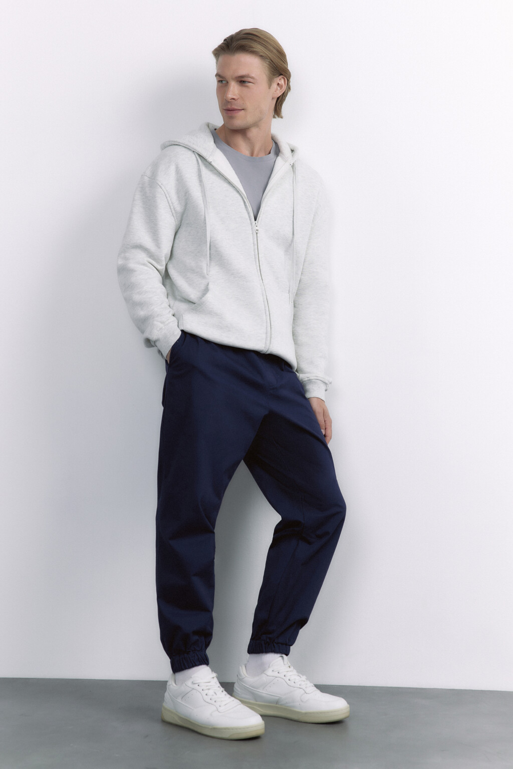 Брюки-джоггеры хлопковые базовые с поясом на завязках - цвет синий - 10