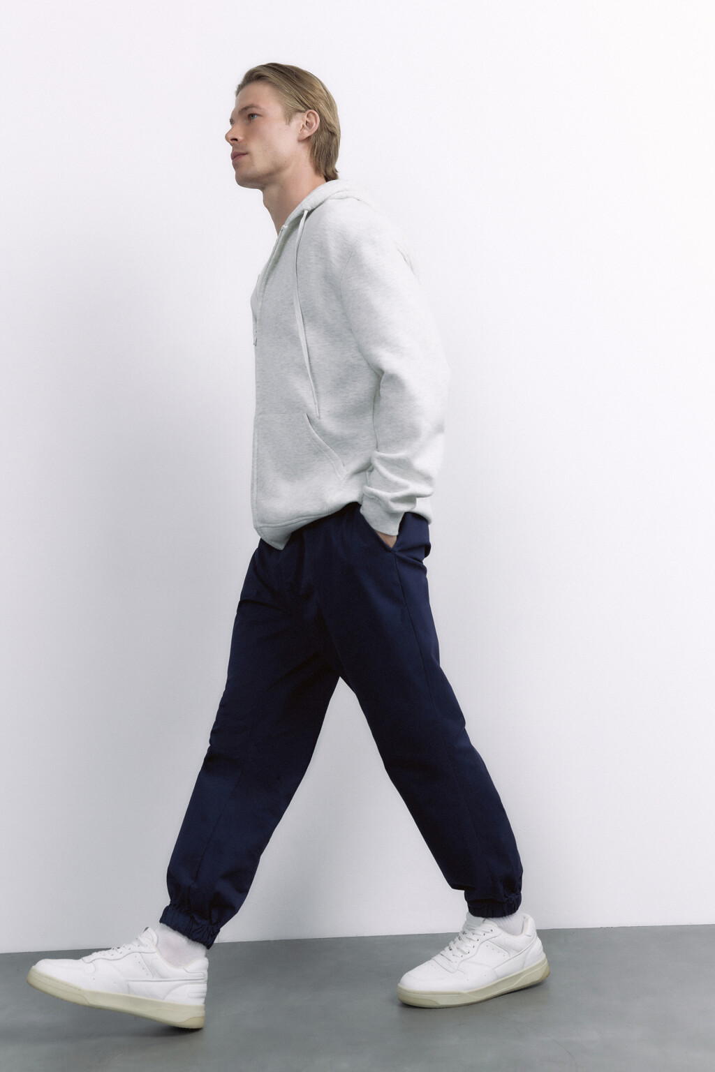 Брюки-джоггеры хлопковые базовые с поясом на завязках - цвет синий - 8