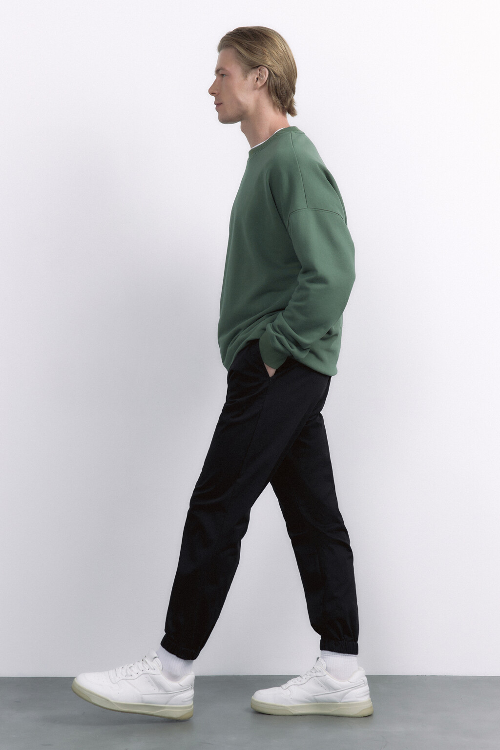 Брюки-джоггеры хлопковые базовые с поясом на завязках - цвет черный - 8