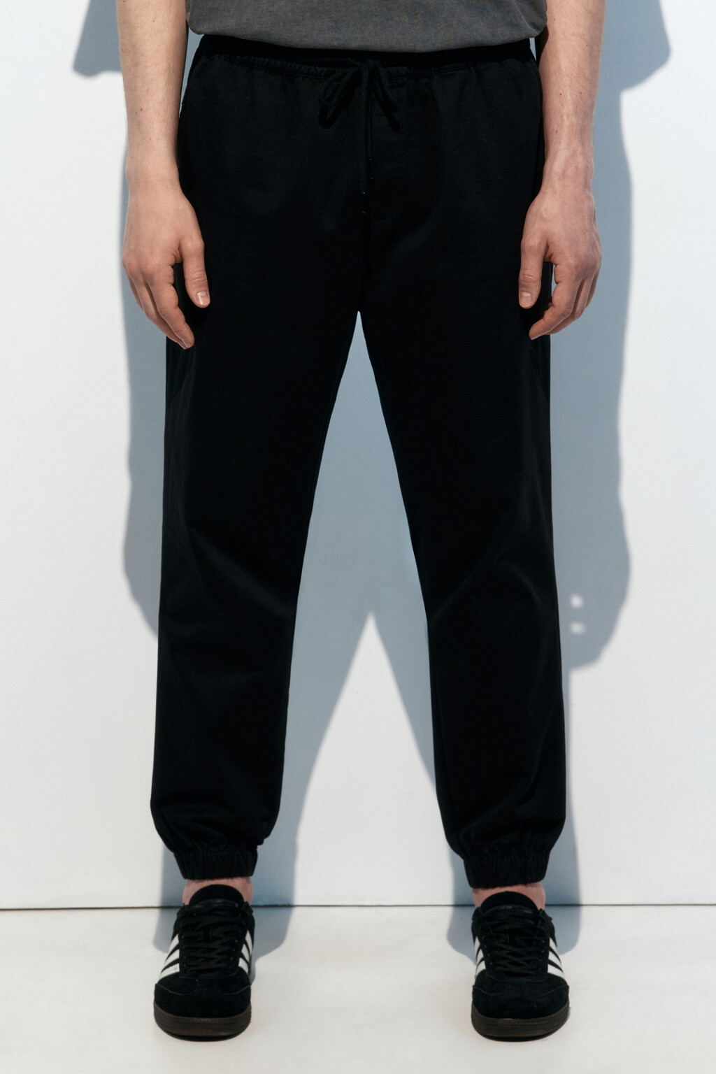 Брюки-джоггеры хлопковые базовые - цвет черный - 2