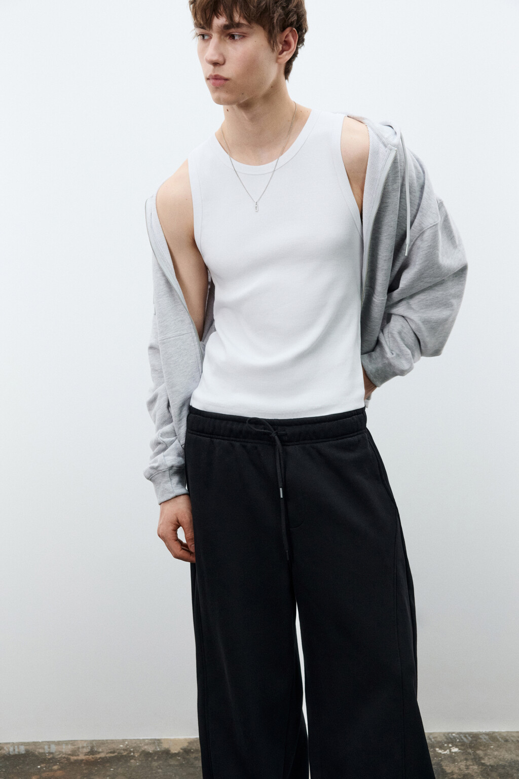 Майка-топ приталенная в рубчик базовая - цвет белый - 1