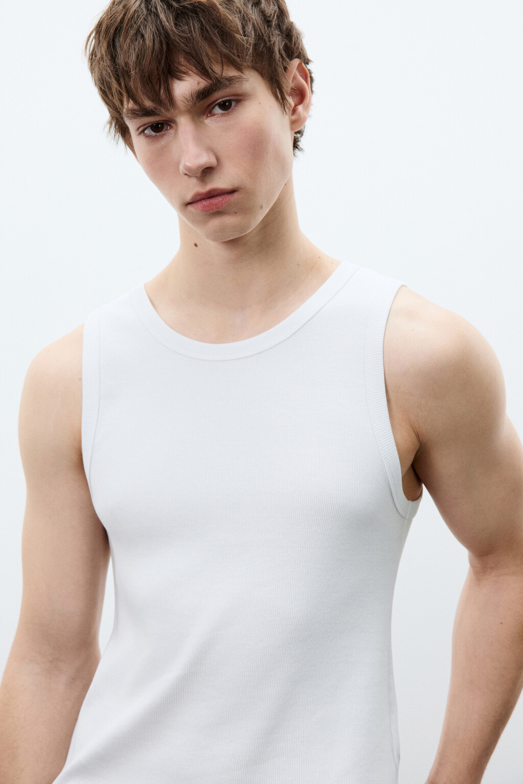 Майка-топ приталенная в рубчик базовая - цвет белый - 5