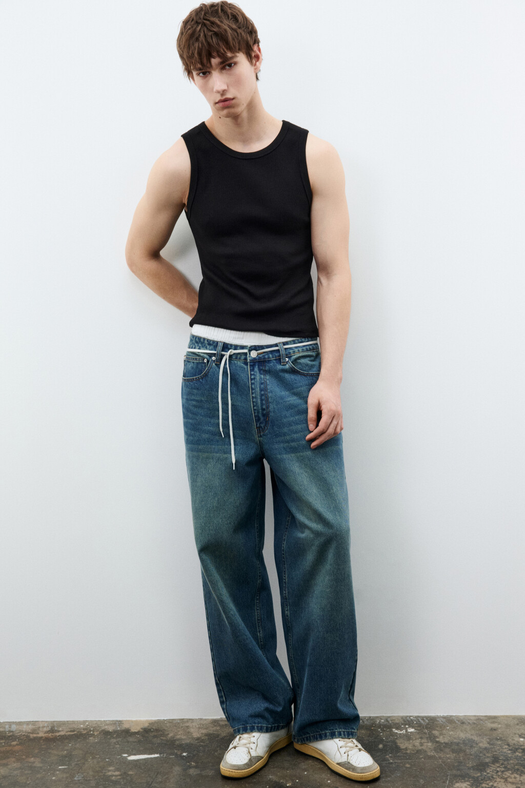 Майка-топ приталенная в рубчик базовая - цвет черный - 2