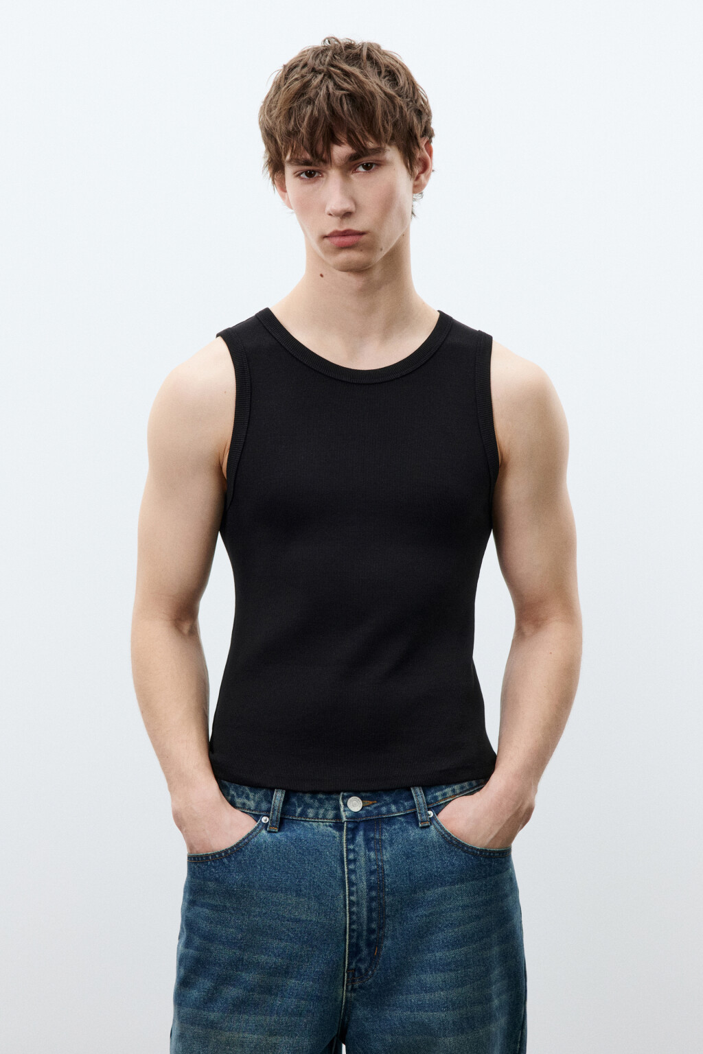 Майка-топ приталенная в рубчик базовая - цвет черный - 3