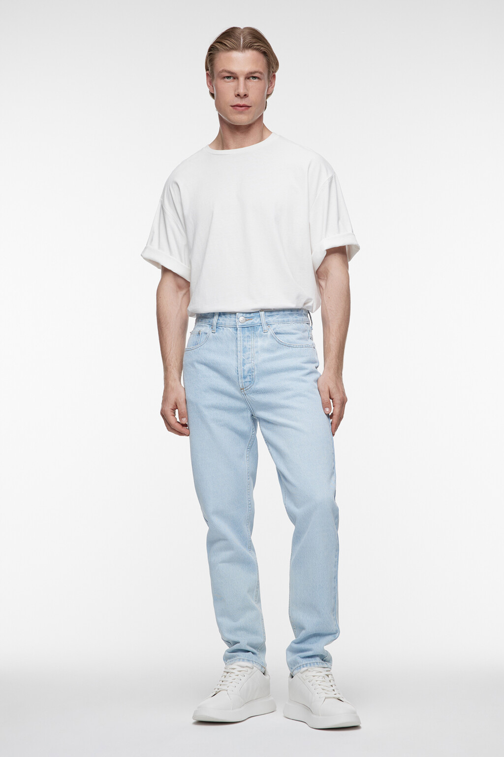 Джинсы slim зауженные со средней посадкой - цвет голубой - 2