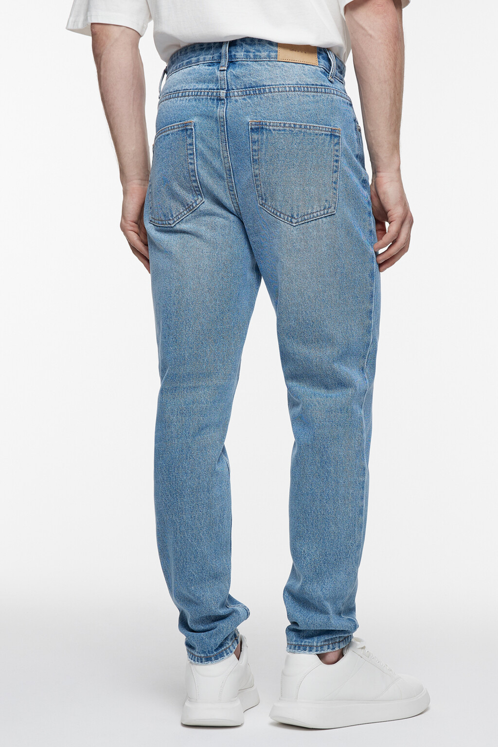 Джинсы slim зауженные со средней посадкой - цвет голубой - 4
