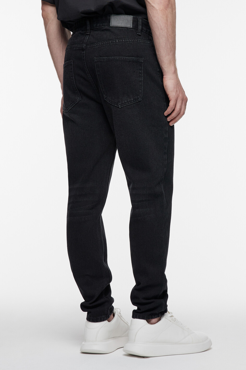 Джинсы slim зауженные со средней посадкой - цвет черный - 4