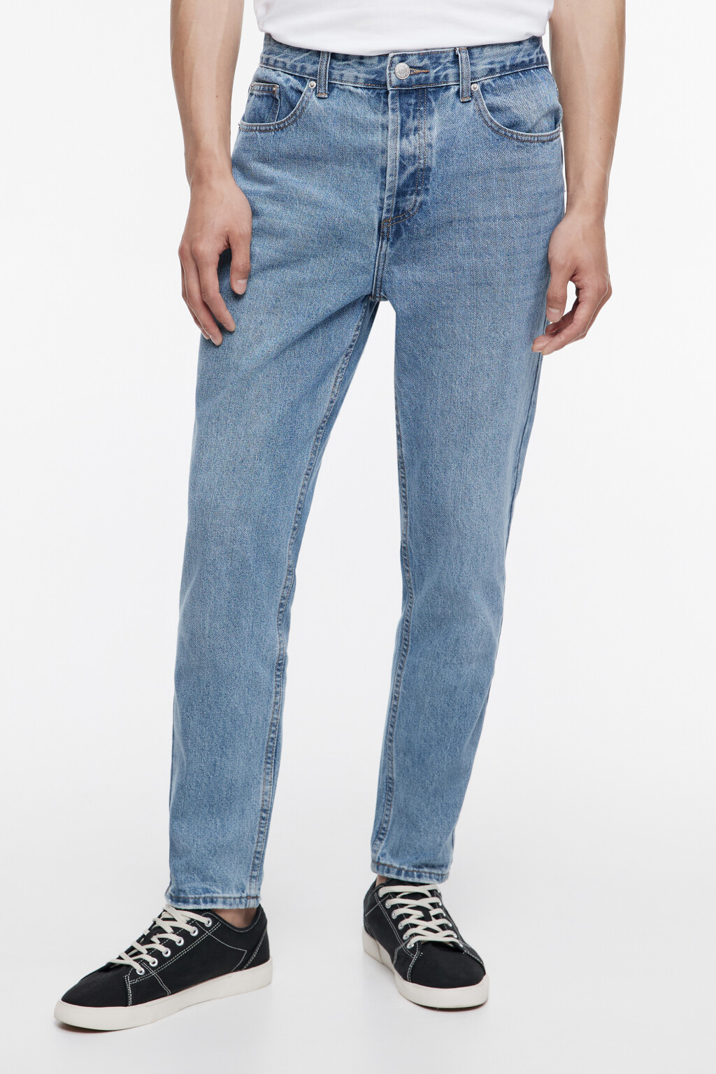 Джинсы slim зауженные базовые с вареным эффектом - цвет голубой - 2
