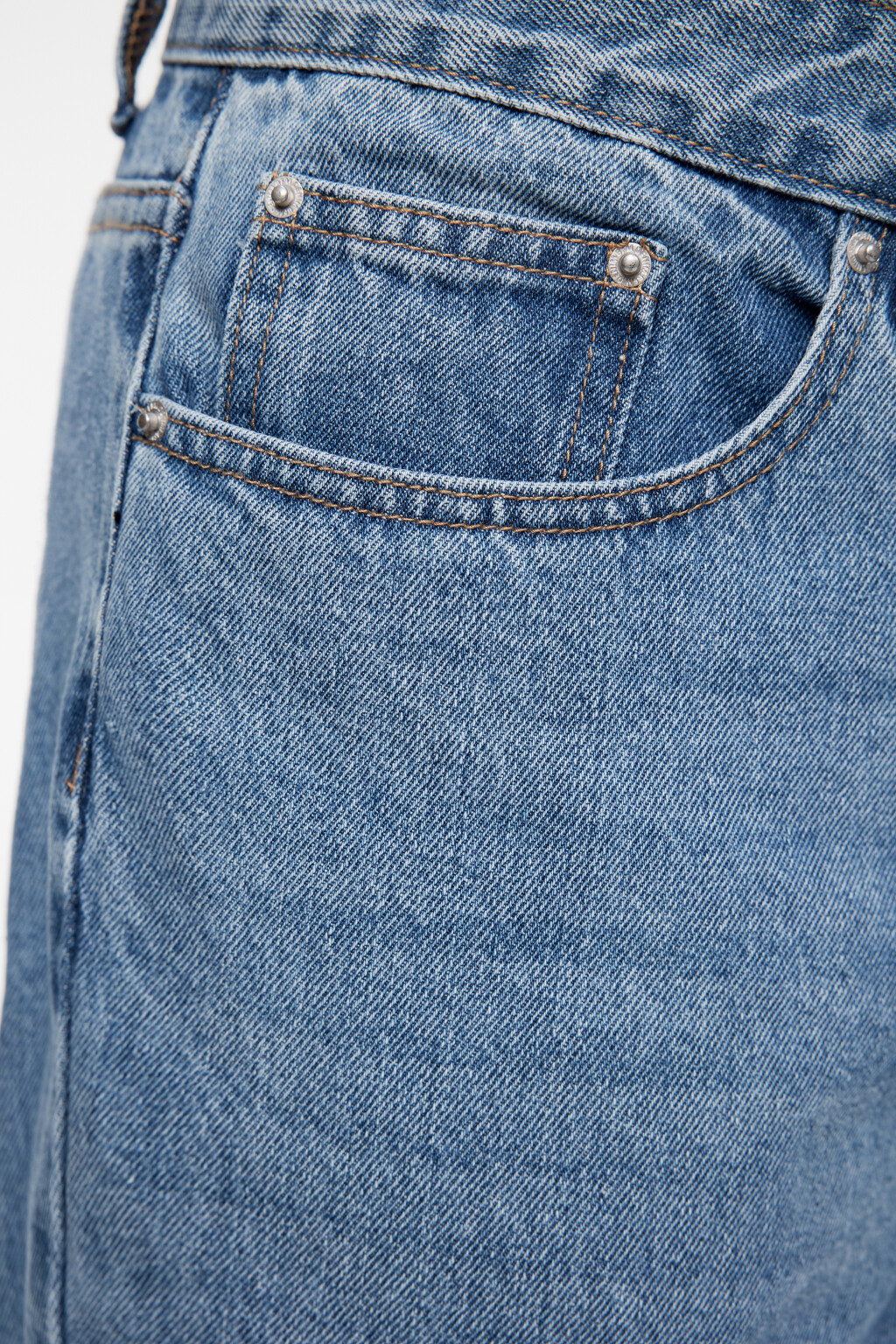 Джинсы slim зауженные базовые с вареным эффектом - цвет голубой - 6