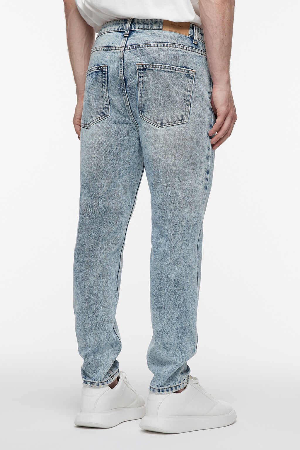 Джинсы slim зауженные укороченные со средней посадкой - цвет голубой - 4