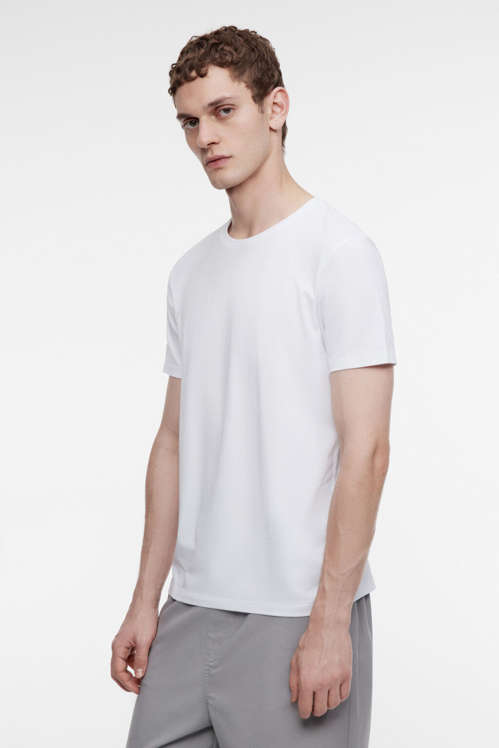 Футболка хлопковая в базовых цветах - цвет белый - 2