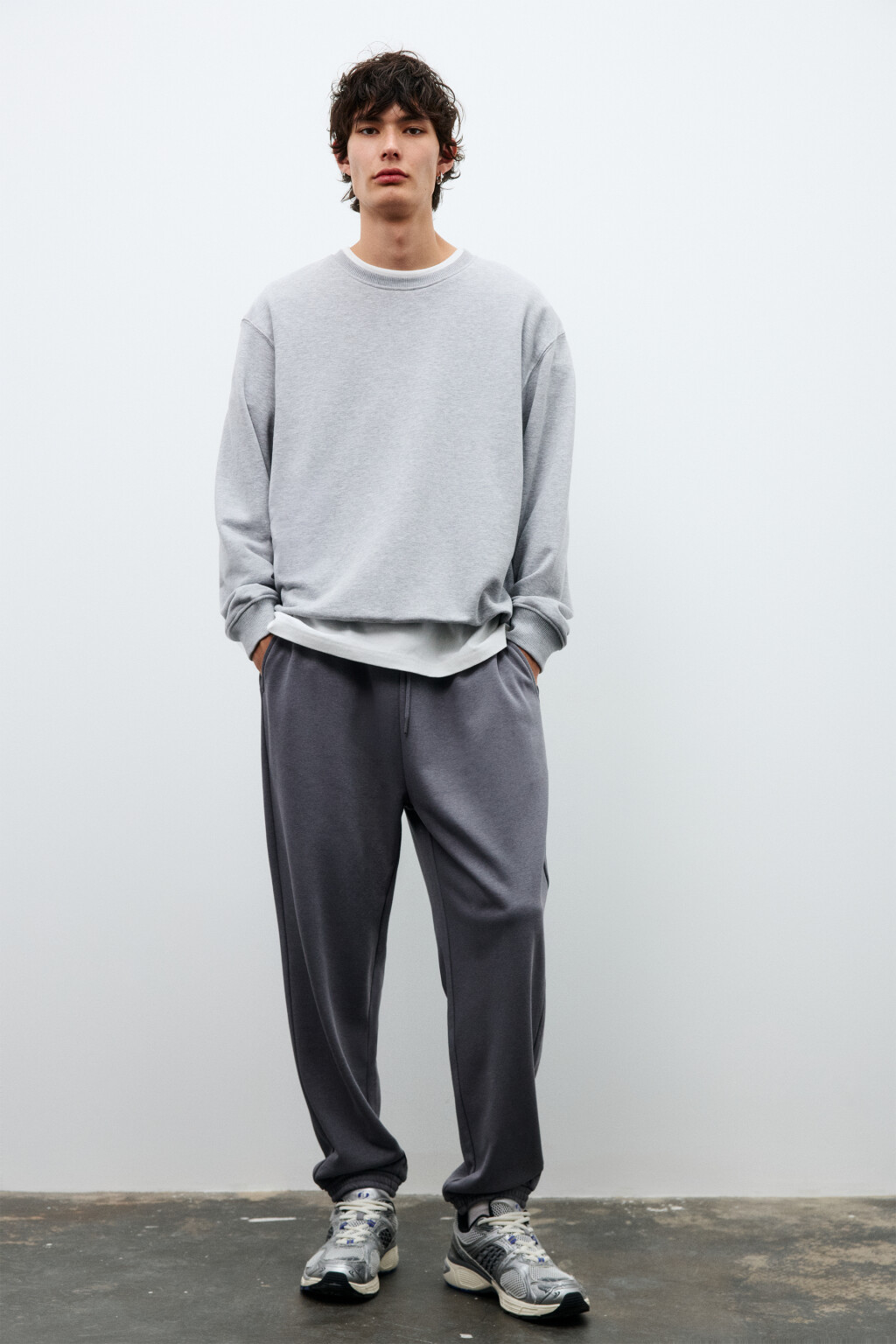 Брюки-джоггеры базовые из футера - цвет серый - 1