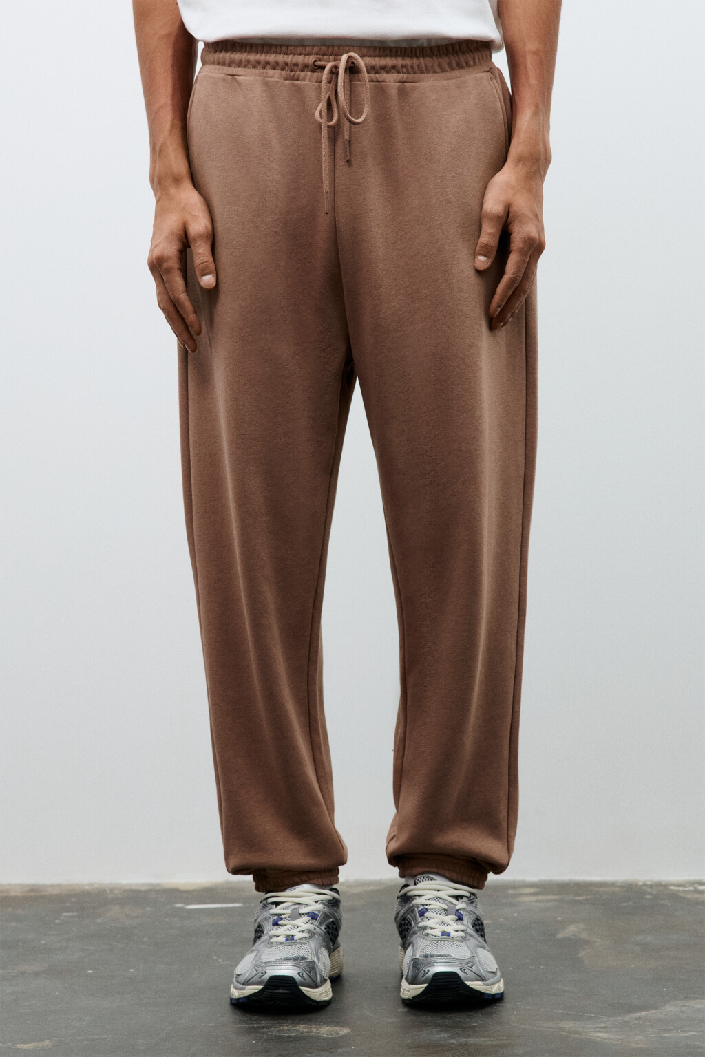 Брюки-джоггеры базовые из футера - цвет коричневый - 3