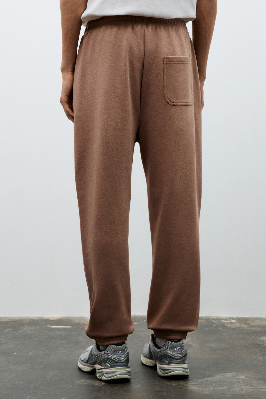 Брюки-джоггеры базовые из футера - цвет коричневый - 4