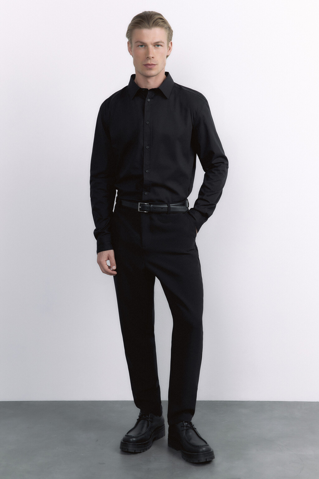 Рубашка slim приталенная в классических цветах - цвет черный - 10