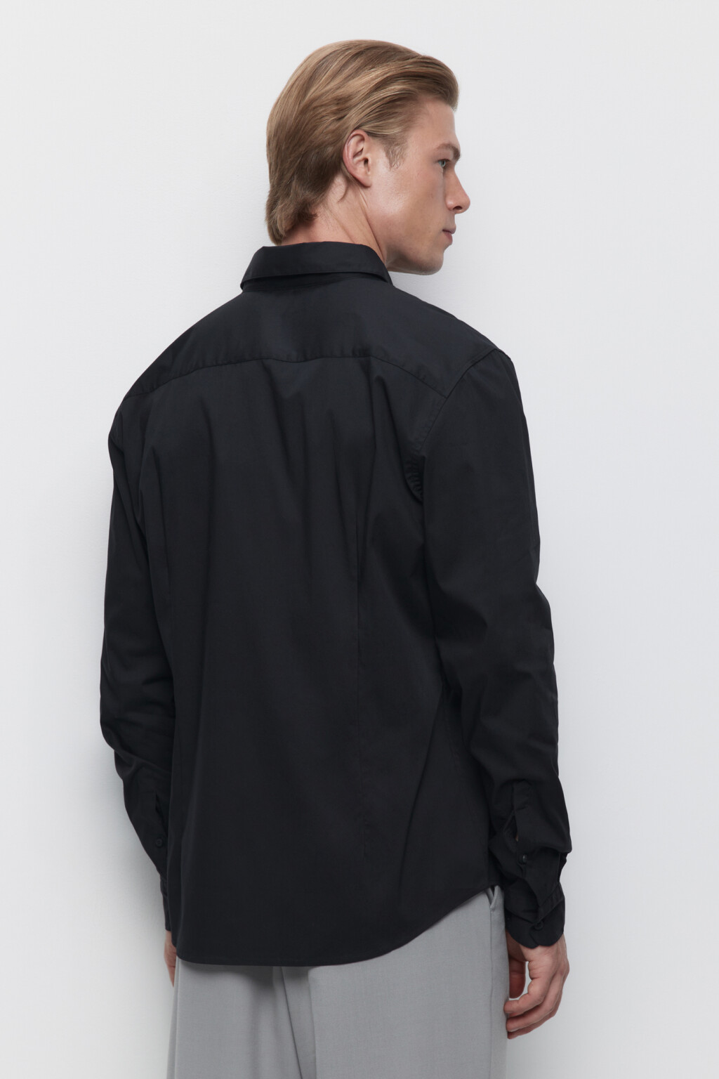 Рубашка slim приталенная в классических цветах - цвет черный - 4