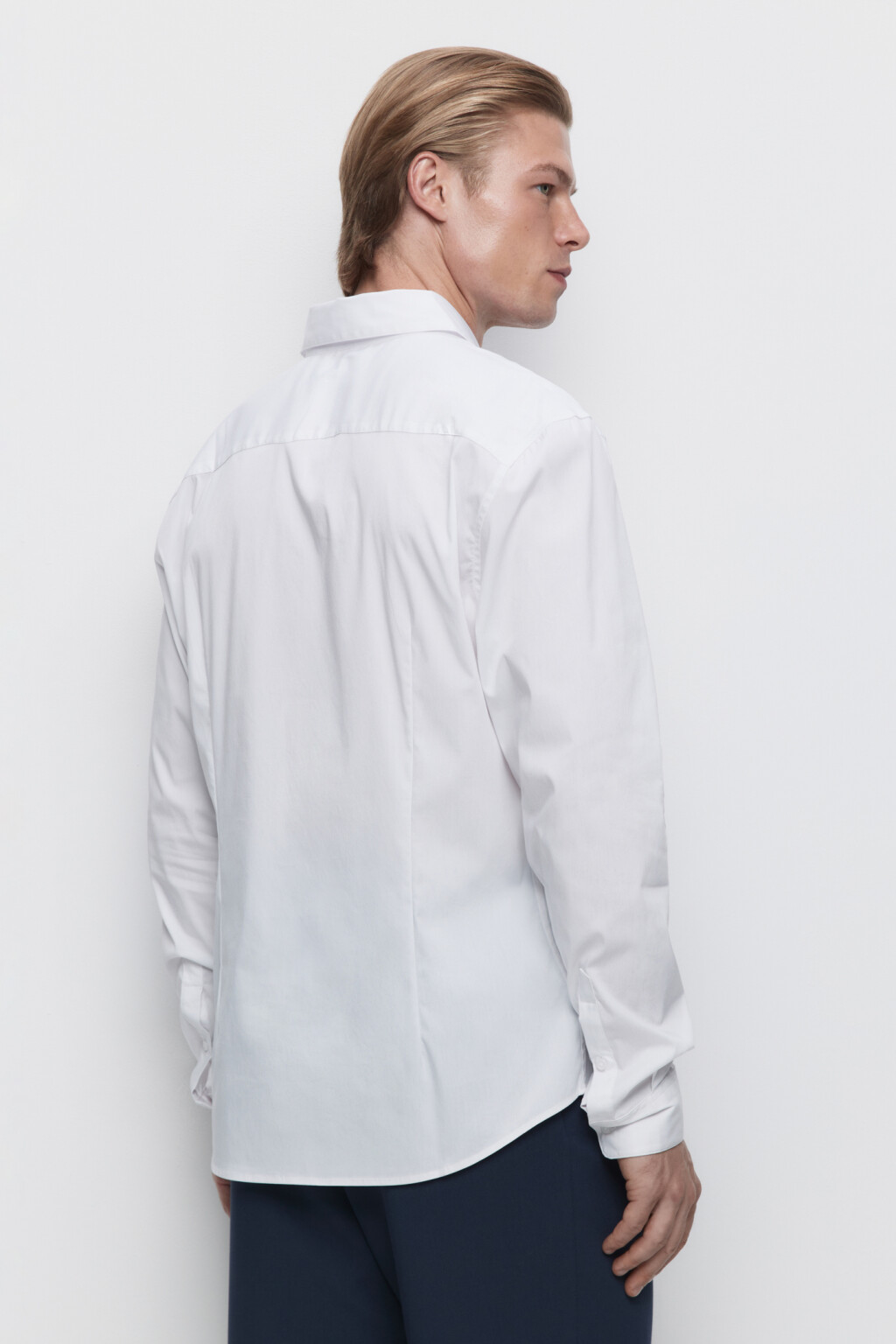 Рубашка slim приталенная в классических цветах - цвет белый - 4
