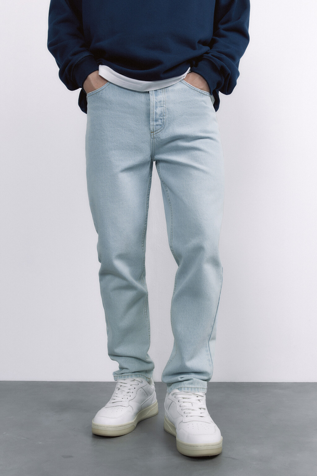 Джинсы tapered зауженные базовые со средней посадкой - цвет голубой - 15