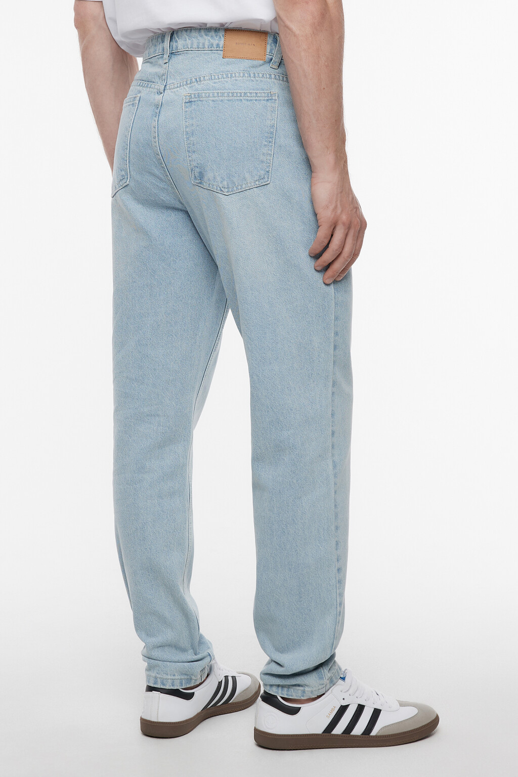Джинсы tapered зауженные базовые со средней посадкой - цвет голубой - 4