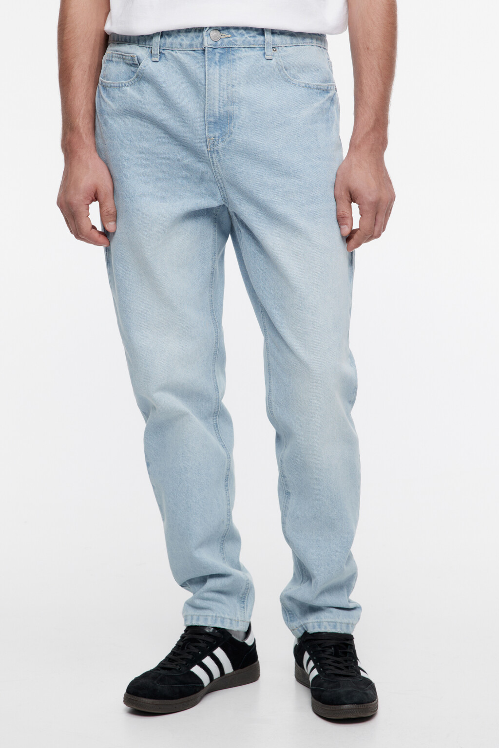 Джинсы tapered зауженные со средней посадкой - цвет голубой - 2
