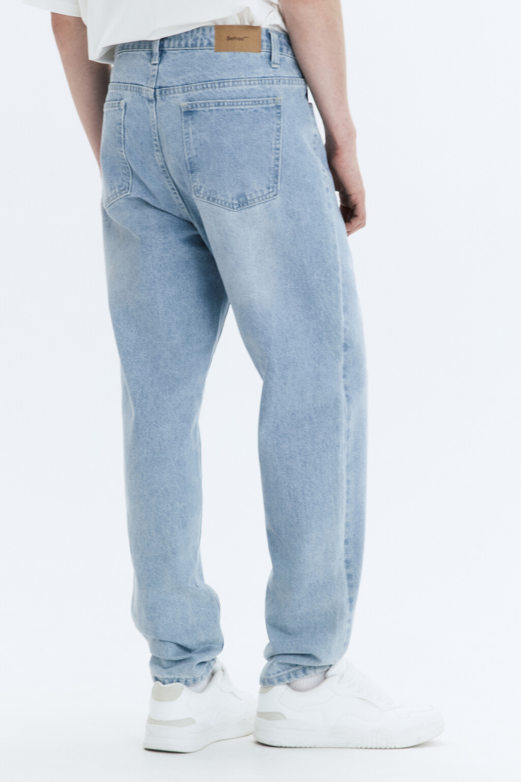 Джинсы tapered fit зауженные со средней посадкой - цвет голубой - 4