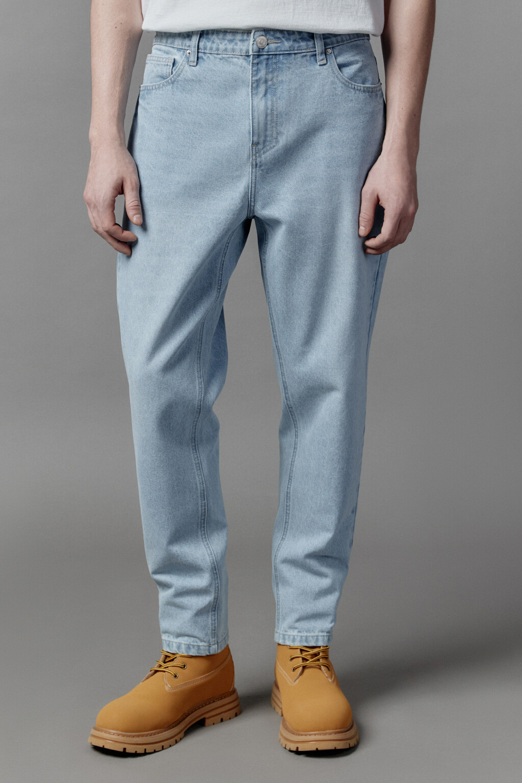 Джинсы tapered fit зауженные - цвет голубой - 2