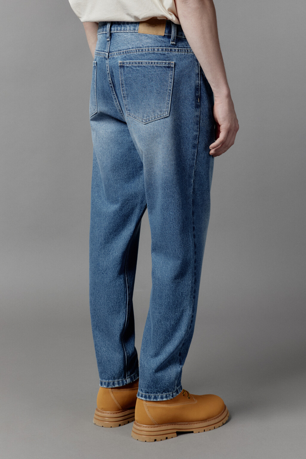 Джинсы tapered fit зауженные - цвет голубой - 4