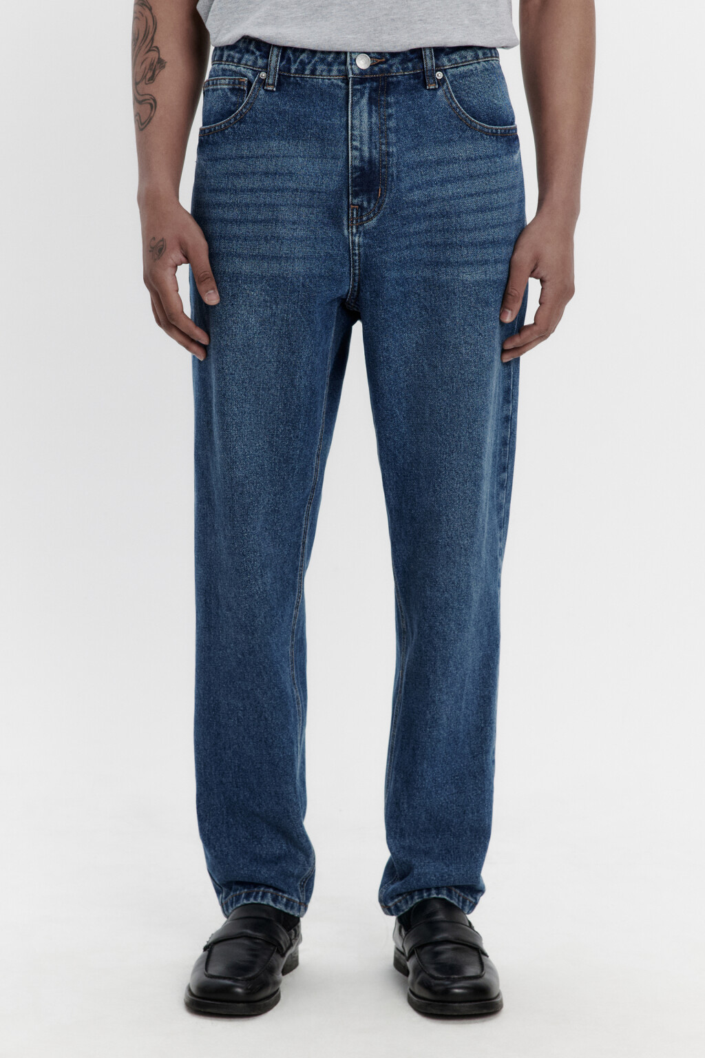 Джинсы зауженные со средней посадкой - цвет голубой - 2