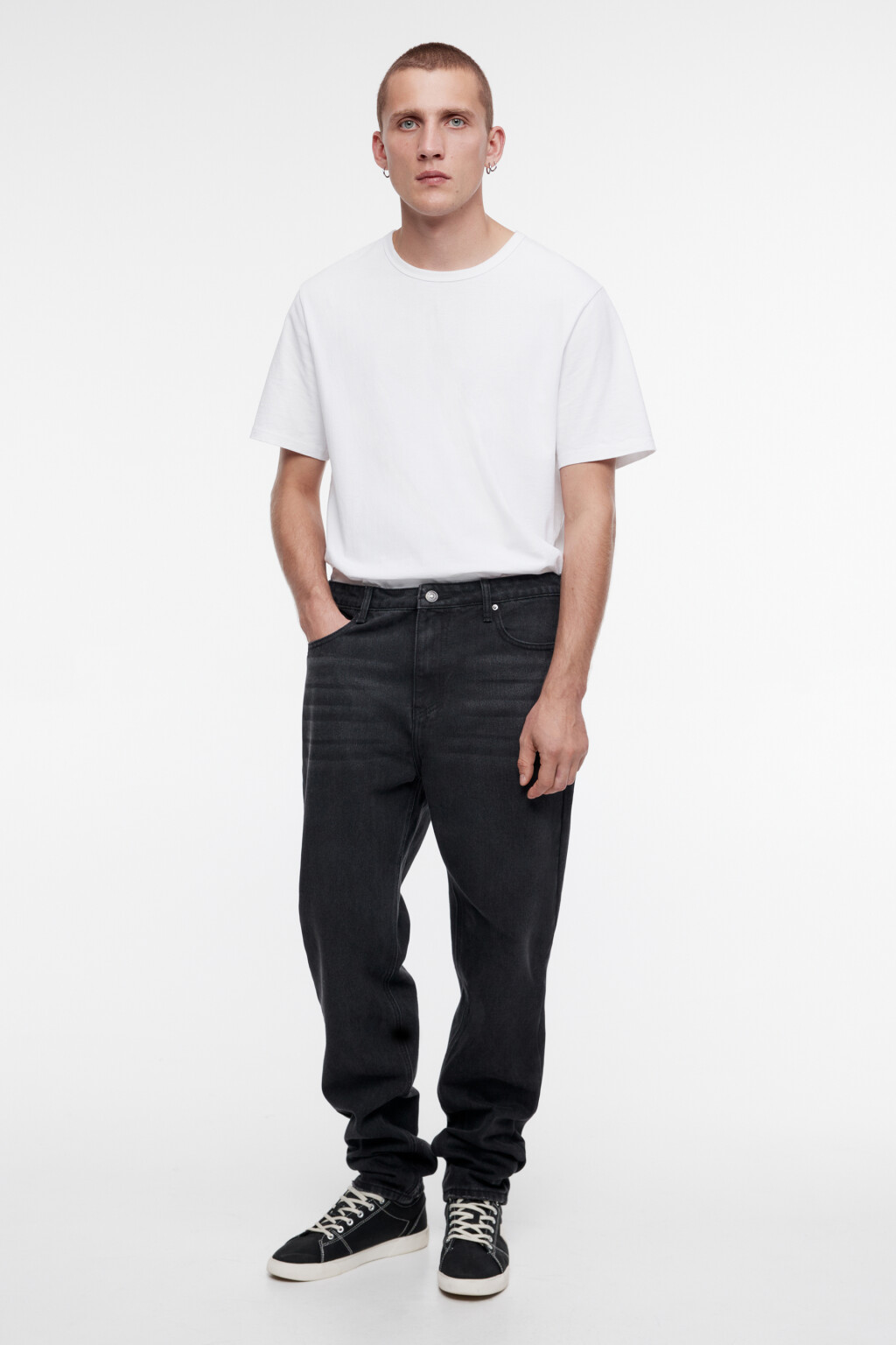 Джинсы tapered зауженные со средней посадкой - цвет черный - 4