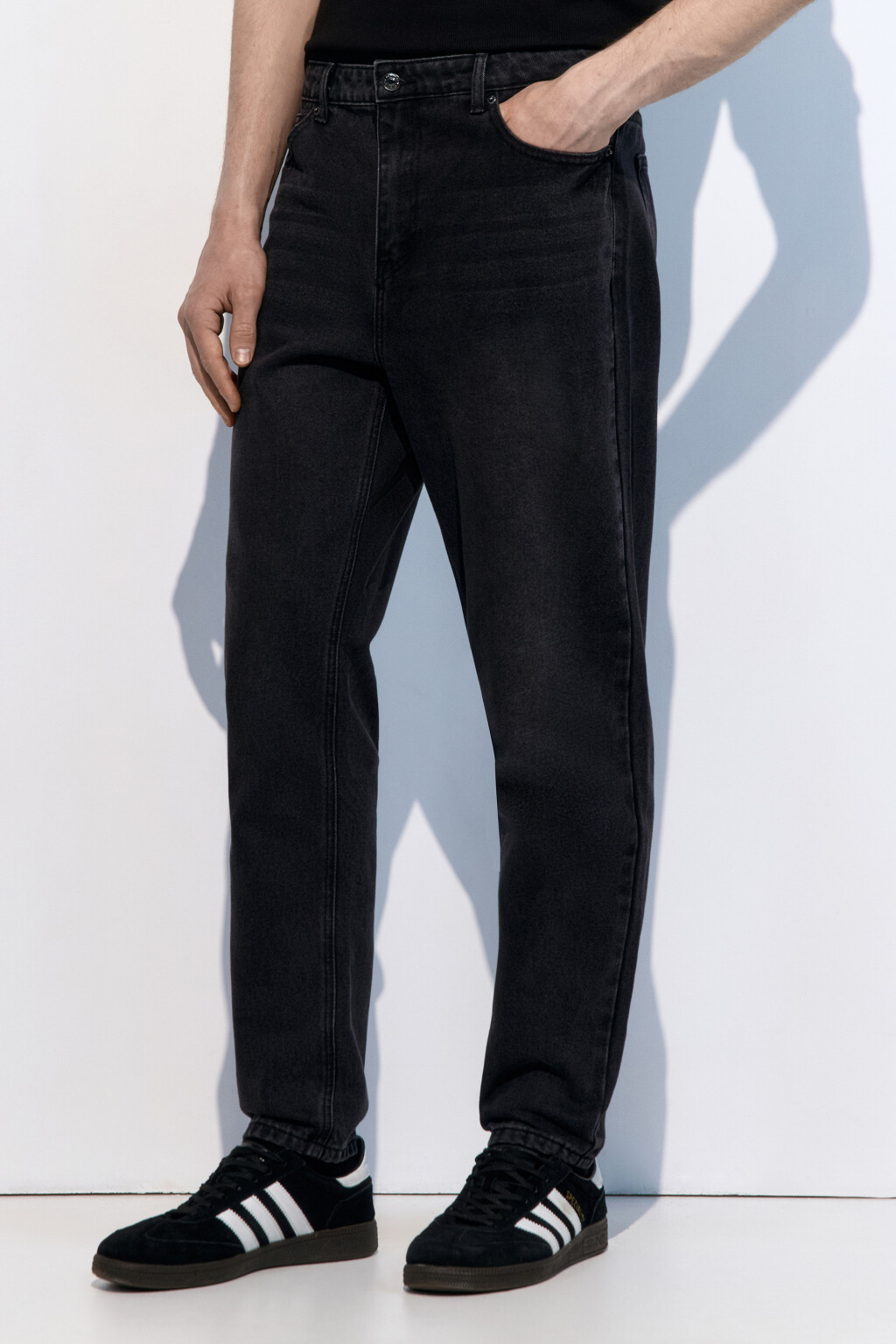 Джинсы tapered зауженные базовые - цвет черный - 2