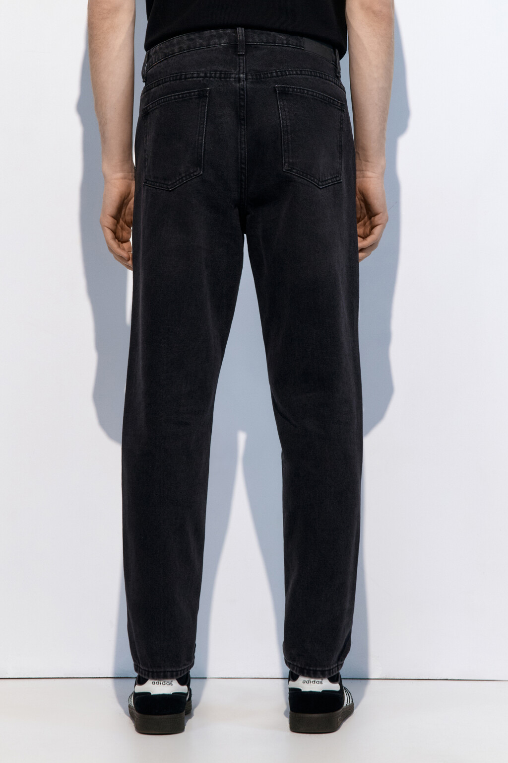Джинсы tapered зауженные базовые - цвет черный - 3