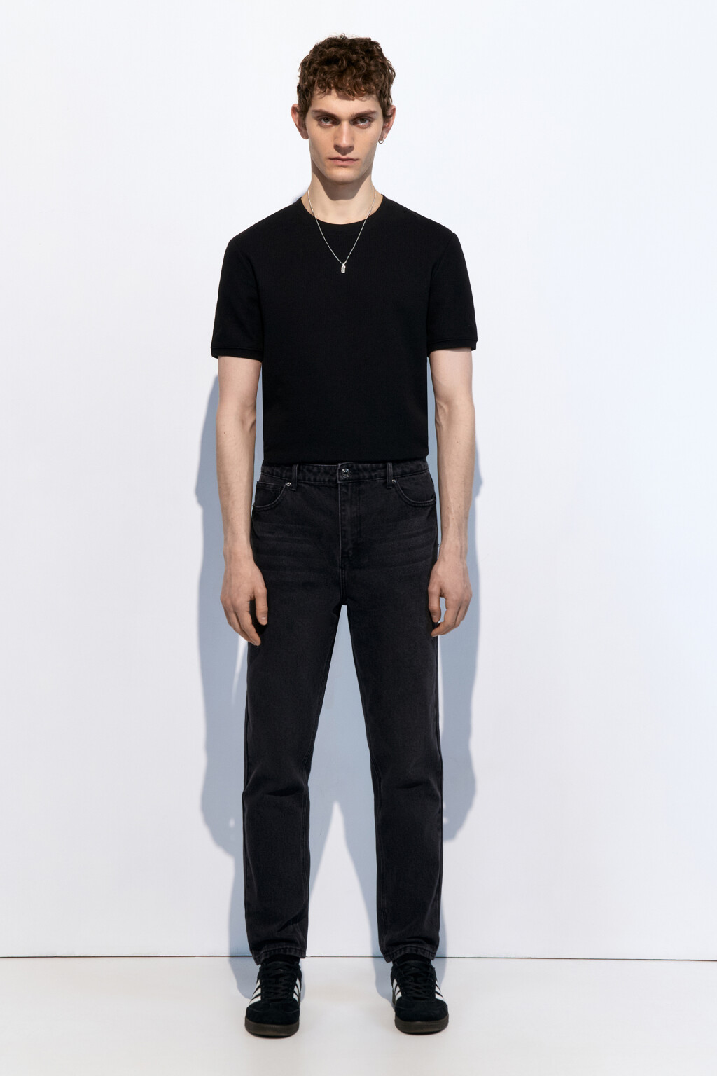 Джинсы tapered зауженные базовые - цвет черный - 4