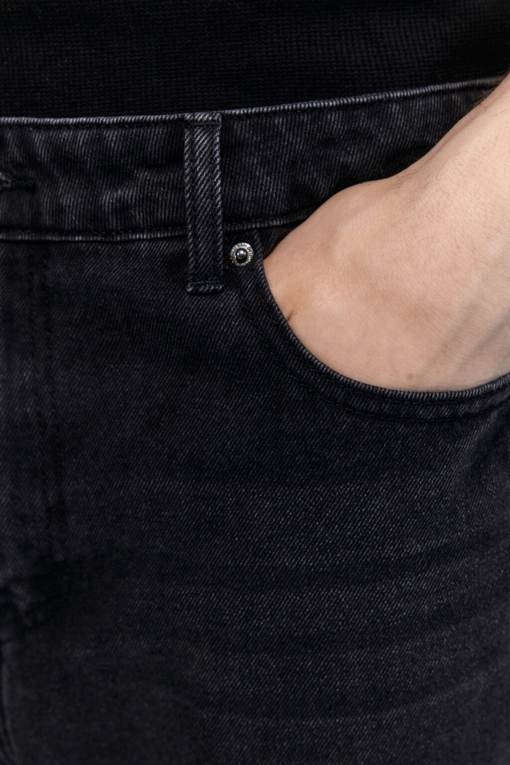 Джинсы tapered зауженные базовые - цвет черный - 6