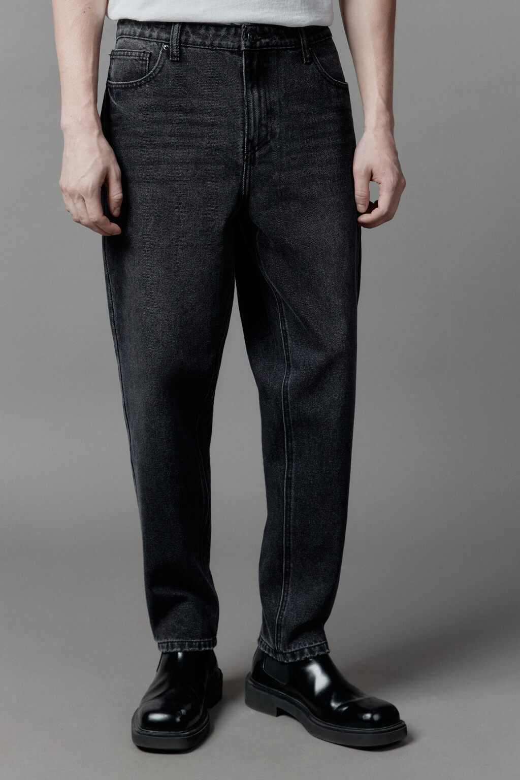 Джинсы tapered fit зауженные - цвет серый - 2