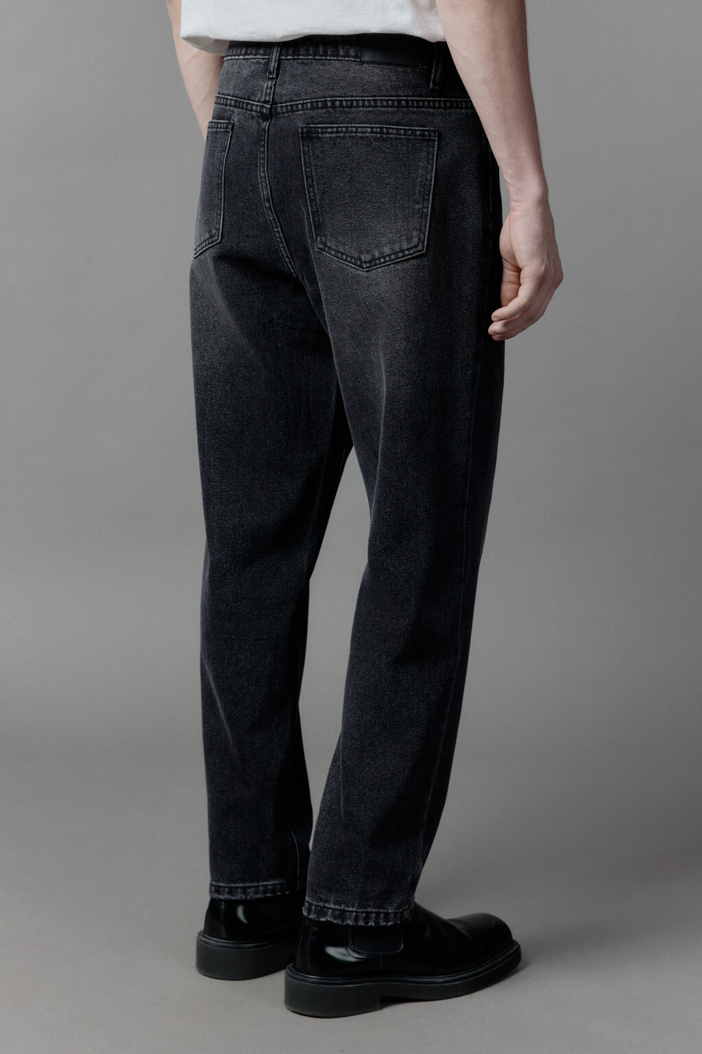 Джинсы tapered fit зауженные - цвет серый - 4