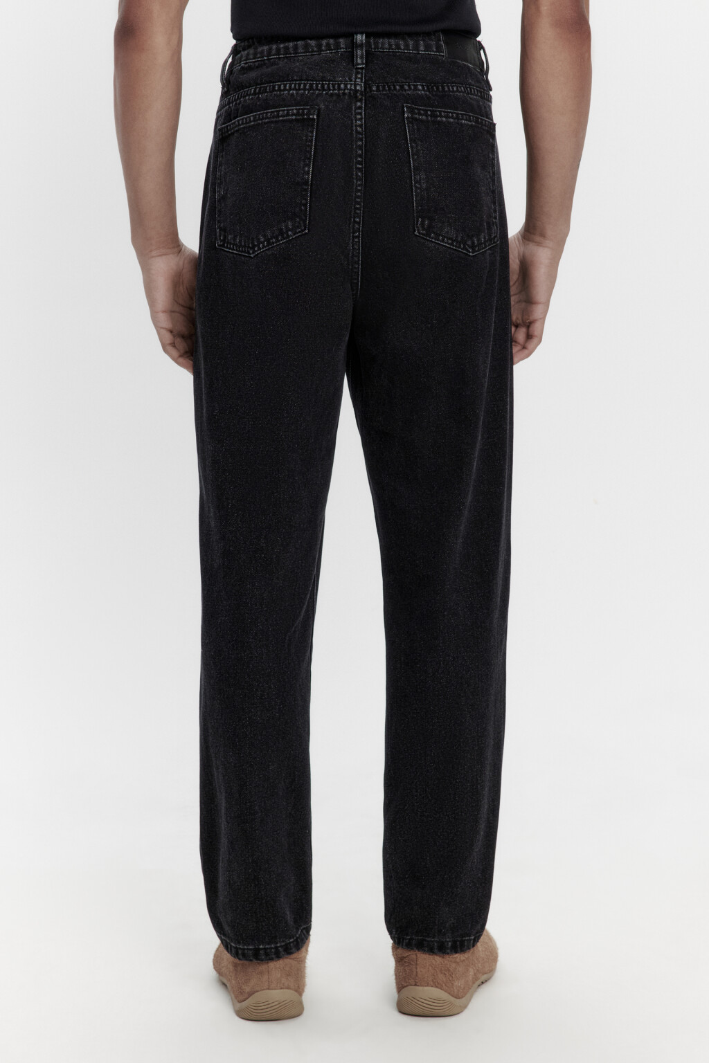 Джинсы зауженные со средней посадкой - цвет черный - 4