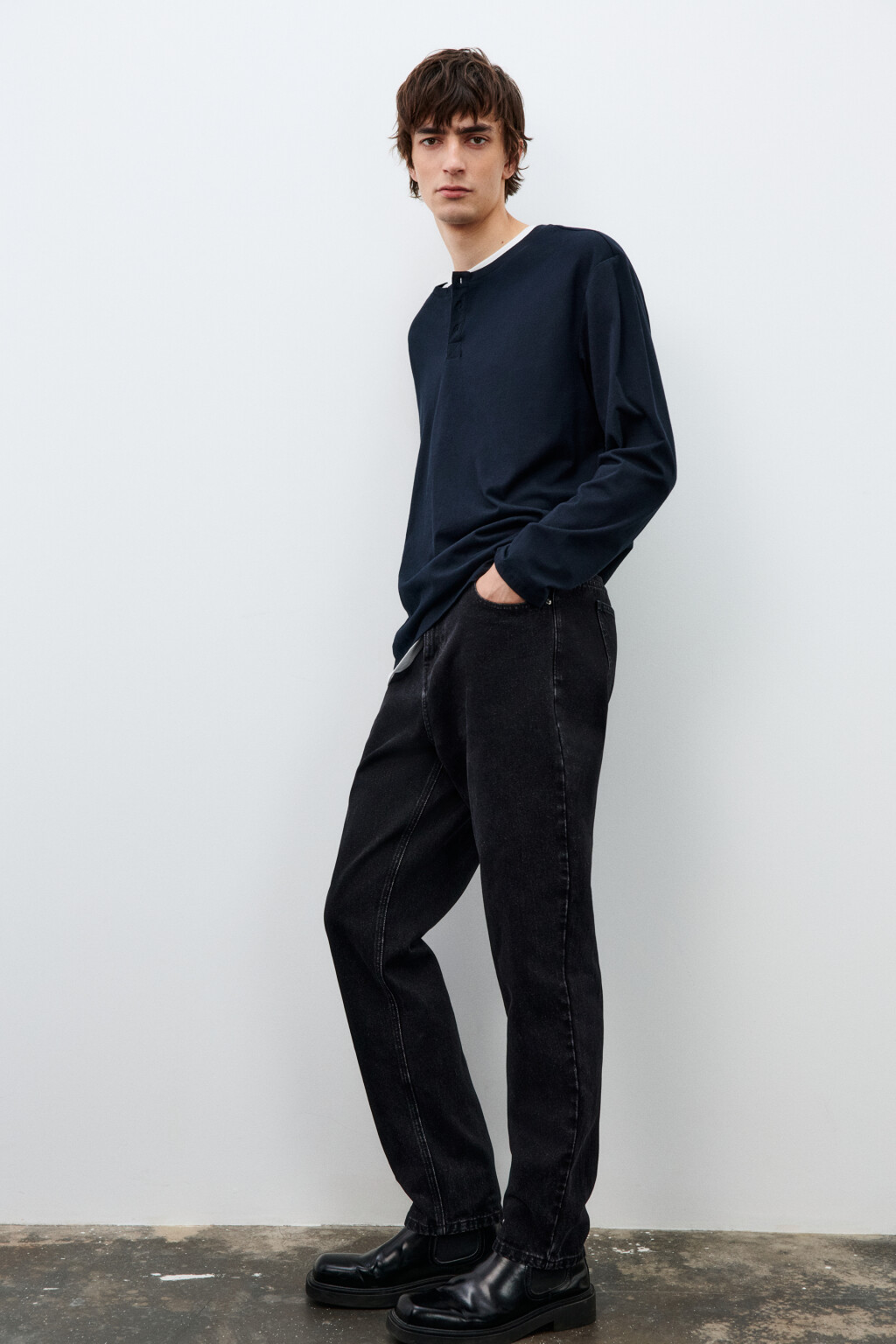 Джинсы зауженные базовые - цвет черный - 1