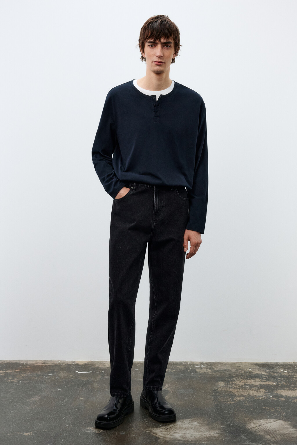 Джинсы зауженные базовые - цвет черный - 4